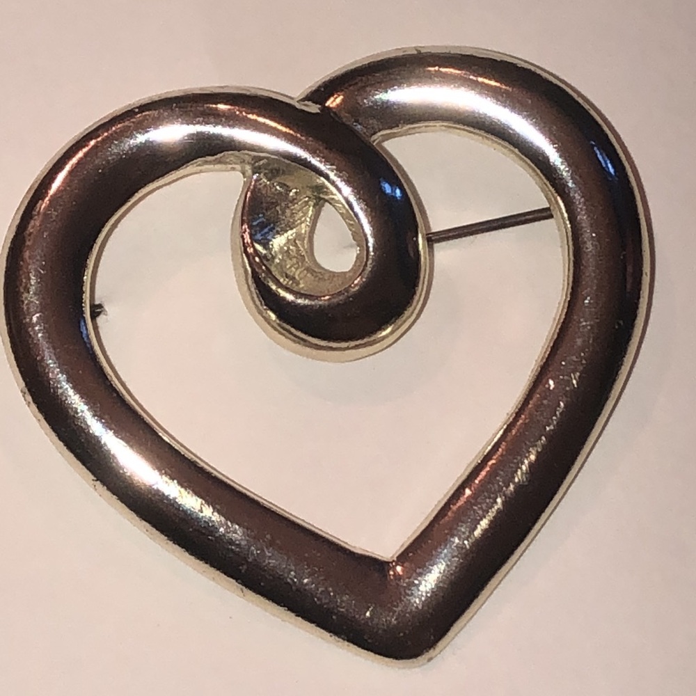 Elegant Silver Tone Vintage Heart Brooch